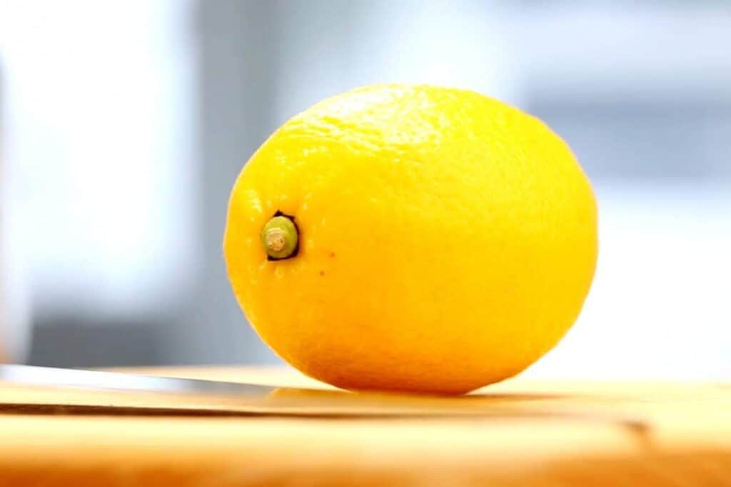 a yellow lemon